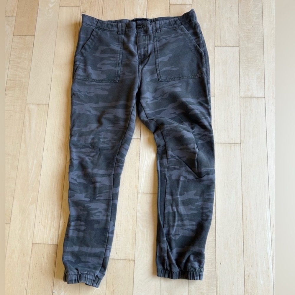 Women’s Sanctuary Camouflage Jogger Knit Pants - Size Large